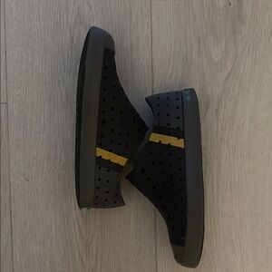 Native Shoes Jefferson Child Size 1: the coolest grey, black and yellow combo!